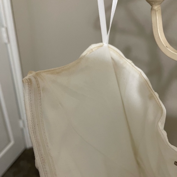 Windsor Gown White w/ Slit - Picture 4 of 5